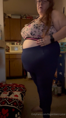 1461482609_by-request-ssbbw-catches-a-glimpse-of-herself-in-a-mirror-a_0.mp4