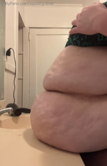 1665010695_in-need-of-someone-to-lift-my-belly-for-more-belly-flops_0.mp4
