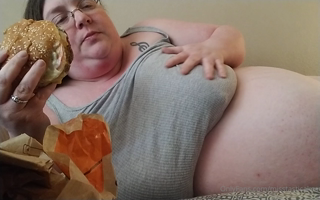 1006202911_i-found-some-shirts-that-used-to-fit-me-when-i-was-much-muc_0.mp4