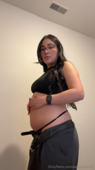 1068396795_the-comparison-from-my-first-work-food-baby-to-todays-is-sho_0.mp4