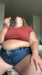 1119447684_just-a-typical-afternoon-doughnut-to-the-face-i-just-cann_0.mp4