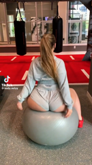 716908245_like-it-when-i-bounce_0.m4v