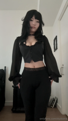 1476822643_tight-pants-anyone-casual-fit-check-since-i-heard-you-guys_0.mp4