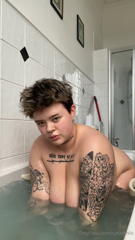 747309992_some-bath-content-i-forgot-to-post-its-a-wonder-how-i-st_1.mp4