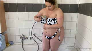 184102017_watch-me-get-wet-for-you-jiggle-my-best-parts-strip-down-a_0.m4v