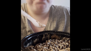 1652679179_me-demolishing-a-pizza-meant-for-4-people-in-5-minutes-as-de_0.mp4