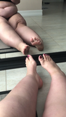 8032451_fat-feet-wiggling-toes_0.mp4