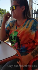 78625125_two-clips-from-today-when-i-went-to-get-a-soda-i-barely_0.mp4