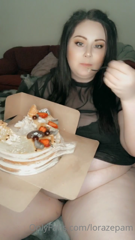 72885161_this-was-a-very-large-cake_2.mp4