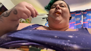 962512156_one-of-my-feeders-sent-me-a-pizza-stuffing-for-breakfast-and_3.mp4