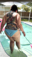 982179454_hot-fatty-had-to-get-wet-and-cool-down-i-have-a-full-leng_0.mp4