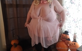 1362231496_happy-belated-halloween-i-dressed-as-miss-piggy-and-went_0.mp4