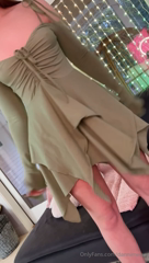 965793863_do-you-like-my-shoes_0.mp4