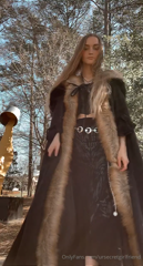 903633435_do-you-like-my-winter-coat_0.m4v