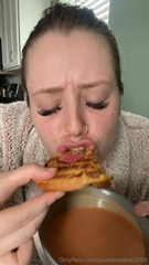 1012335503_nothing-quite-like-a-grilled-cheese-and-some-warm-tomato-sou_1.mp4