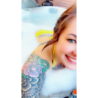 itsjemmajane_Hot_tub_before_coffee_🤗_3079827112.jpeg