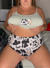 730327923_do-i-look-like-a-fat-cow-eating-this-chocolate-cake_3.m4v