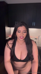 1467466246_wanna-see-me-eat-a-whole-chicken-check-your_0.mp4