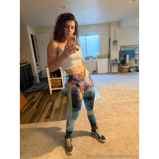 kenisagirl_2457701165_source (1).png