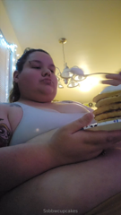 1421544437_just-having-some-late-night-waffles-as-a-snack-before-bed-v_0.mp4