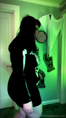 780181206_13-days-of-halloween-day-3-skeleton-got-a-little-be_0.mp4