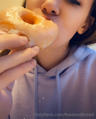 470032972_like-seeing-me-eat_0.m4v