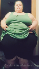 162423205_just-a-very-quick-belly-play-because-i-felt-so-heavy-today_0.m4v