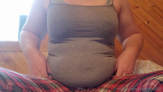 540817627_some-belly-play-in-an-old-tight-shirt-and-lotioning-my-overs_5.mp4