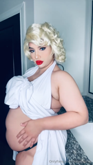1954484267_chatting-with-some-sexy-feeders-in-my-dms-even-though-it-was_0.mp4