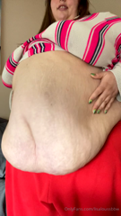 1087226942_suuuuuper-casual-belly-play-i-felt-my-belly-peeking-out-of_0.mp4