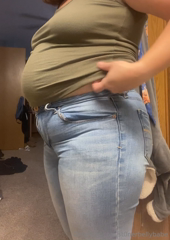 1353088481_trying-on-some-pre-feedee-jeans_0.mp4