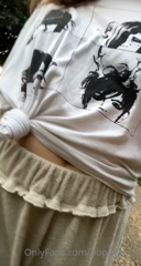 155542229_whos-looking-forward-to-some-public-belly-clips-this-summer_0.mp4