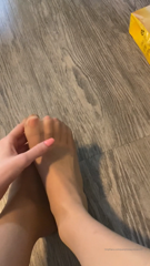 40055668_rub-my-feet_0.mp4