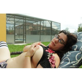 killercram_A_photoset_of_@vickiveronaxxx_showing_off_her_natural_tits_in_her_Private_Backyard_4376328322.jpeg