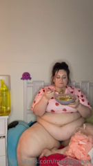 617078099_just-a-girl-and-her-chinese-food-trigger-warning-for-crunc_2.mp4