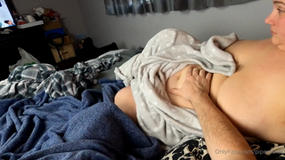 310081078_playing-around-with-daddy-in-bed-watch-me-suck-his-cock-and_0.m4v