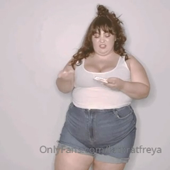 197579146_help-i-m-turning-into-a-big-fat-blueberry-i-normally-ju_2.mp4