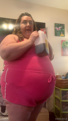 1799754935_lol-ok-this-outfit-may-be-the-one-that-makes-me-look-the-fat_0.mp4