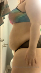 27010653_getting-ready-to-chow-down-thanks-to-a-special-onlyfan_0.mp4