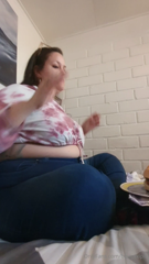 1926965823_lunch-in-bed_0.mp4