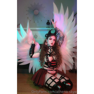 This was such a fun look (I didn't make the video with the wings, they're a pain haha)_1.jpg