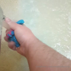 22220765_la-my-home-for-bubble-baths-and-fat-jokes-3_4.m4v