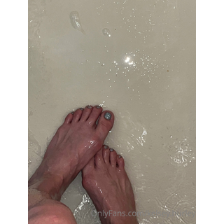 kelso217_Clean_feet_👣_🚿_2473349215.jpeg