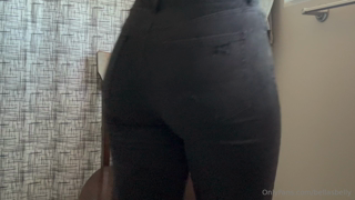 815376006_lil-belly-play-in-some-tight-jeans-33_0.mp4