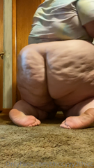 593696256_im-in-position-daddy-should-i-post-more-feet-content_1.m4v