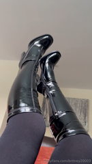 770095780_new-boots_0.mp4