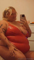 1354079806_dont-you-just-love-me-in-latex-it-clings-to-every-ounce-of_0.mp4