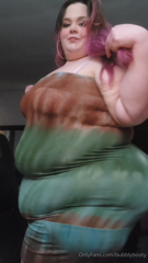 1079224892_this-is-a-size-medium-and-i-m-shocked-i-could-get-it-over-my_0.mp4