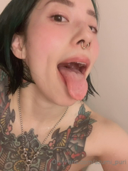 azumi tongue bath (3).mp4