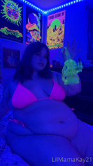 356884761_sexy-420-sesh-with-my-black-light-bong-i-had-some-fun-da_27.m4v